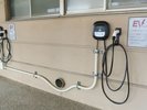 電気自動車をご利用のお客様向けに、EV充電器を4台完備。