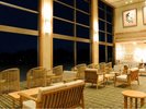 夜ならではの穏やかな時間が流れるロビー。