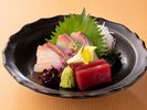 新鮮な魚介を味わう、お造りの盛り合わせ。(一例)