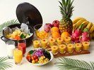 天空のモーニングブッフェ 彩り野菜とスムージー