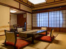 【漆宝閣】日本庭園を望む広びろ客室（和室2間＋応接）「会津」