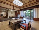 【漆宝閣 会津】日本庭園を望む「会津」の本間