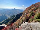 紅葉の御在所岳とロープウェイ