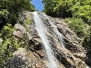 宿から徒歩30分、水しぶきいっぱいの蒼滝
