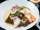 【夕食一例】海と山の幸を調和させた、上品な味わい