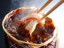 【蟹コース・甲羅焼】焼き蟹は甲羅焼きのカニみそをつけて食べると絶品!