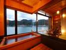 2階和室【川側/49u】 川の流れを間近に感じながら優雅な時間を存分に。沸かし湯