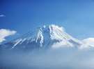 冬の澄んだ空気の中の富士山