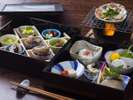 ホッキ貝の一品料理は、新鮮でぷりぷりの食感を楽しめます