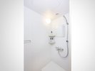 【シャワールーム】大浴場を完備しておりますが、お部屋にはさっと汗を流せるシャワールームもございます。