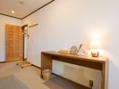 寝室B(1F) 小上がり+マットレス+布団が2床あります。