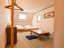 寝室B(1F) 小上がり+マットレス+布団が2床あります。