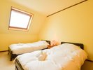 寝室C(2F) 2ベッドのお部屋です。