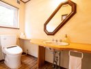 トイレと洗面所です