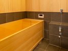 �yVMG�v���~�A�E103�z�E�l����̞w���C�B�؂̗D��������ɕ�܂ꂽ�o�X�^�C�����������݂��������B
