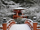 世界遺産京都市醍醐寺 雪の太鼓橋と弁天堂