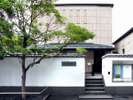 『セキ美術館』は当館より徒歩5分程度。