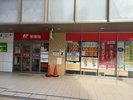 1階郵便局の隣にホテルエントランスがございます