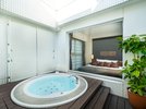 キングルーム(ジャグジー付)ホテル最上階14Fに位置する特別室。ホテルまでお問合せ下さい。
