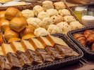 【朝食】複数種類からお選びいただけるブレッドバー。北海道メロンパンなどご当地パンもご用意しております