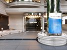 この青い看板を目印にお越しください。