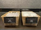 ヘアブラシ、コットンはフロントにてご用意しております。