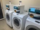 長期連泊に便利なランドリーコーナーは3階にございます。多言語対応で使用方法も簡単です。