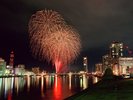 新潟まつりの花火大会は信濃川を彩ります。