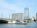 日本一の大河、信濃川をクルーズするウォーターシャトル。