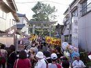 延べ1kmにわたり450店余りの露店が並ぶ地元のお祭り。新潟名物のぽっぽ焼きは必食です。