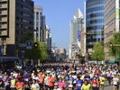 新潟シティマラソン。普段は走る事ができない万代橋や古町のメインストリートがコースになります。