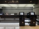 自動精算機は現金、クレジット、QRコード決済対応。領収書も即時発行可。