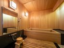 ◇和賓室「かづの」の檜風呂◇(温泉給湯ではございません)