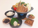 すき焼き風煮込み大豆ハンバーグはヴィーガン対応。※当日レストランでご注文可