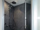 *【新スリーベッドルーム一例】バスタブはありませんが、シャワールームがございます。