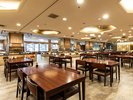 隣接するホテルおかだレストラン会場