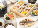 【ご朝食】季節の干物と金目鯛のお造りなどを御膳にてお召し上がりいただけます。