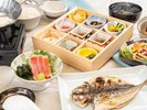 【ご朝食】季節の干物と金目鯛のお造りなどを御膳にてお召し上がりいただけます。