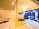 【Room A 露天風呂付き離れ】広々とした洋室と和モダンなリビングルームの内装(一例)