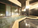 【温泉大浴場】保湿力が高く、しっとり肌も期待される(一例)※姉妹館「ゆとりろ別府」
