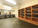 【温泉大浴場】広々とした清潔感のある脱衣所(一例)※姉妹館「ゆとりろ別府」