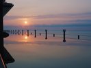◆水盤テラス|早朝の朝日が今日一日の活力となり、感動的な高揚感を生み出す。
