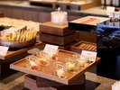 ◆ラウンジ 刻 TOKI|ゆるやかな刻の流れを愉しむゲストラウンジ「刻」。