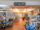 ホテル1Fにある売店「トライアングル」(7:30〜22:00)