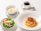 カーレントでは月替わりランチを始め、様々なメニューをご用意しております。ゆっくりお寛ぎください。