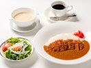 カーレントでは月替わりランチを始め、様々なメニューをご用意しております。ゆっくりお寛ぎください。