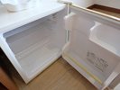 【冷蔵庫】各お部屋にございます。中には何も入っておりませんので、お持ち頂いたものをお入れください。