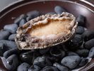 雅会席の陶板料理「鮑の踊り焼き」