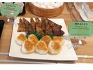 【ご当地メニュー】門前みそを使用した「にら煎餅」と「焼き”おにぎり”」。