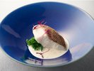 【ディナー】<Steamed Dish>桜鯛の白ワイン蒸し 春野菜の軽いソースヴァンブラン